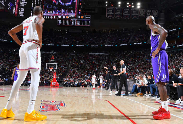 41岁勒布朗半场轰18+4暴扣 火箭难挡湖人狂潮