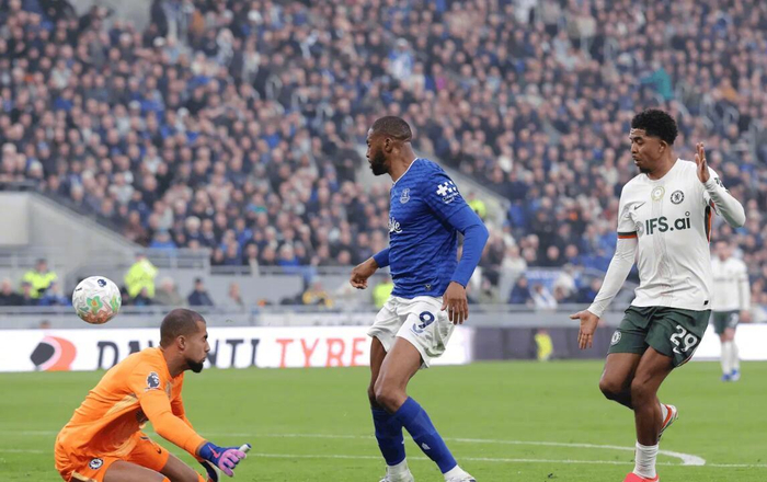 埃弗顿主场3-0完胜切尔西 创英超对蓝军最大比分