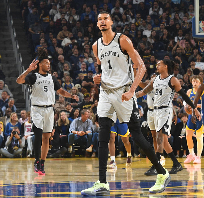 文班亚马41+18统治马刺胜勇士 MVP争夺战进入关键