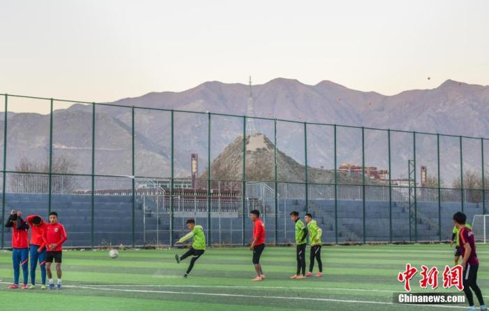 西藏高原足球迎来发展新机遇