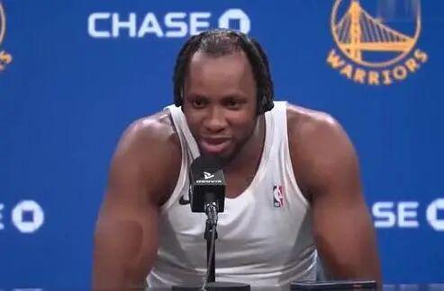 库里复出首战建功 勇士力