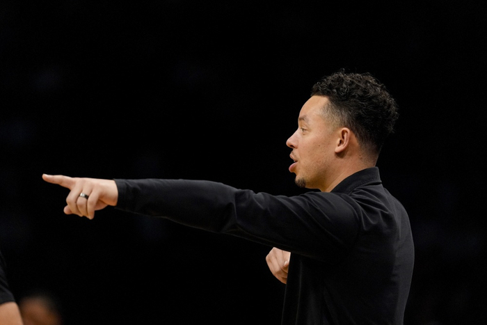 文班亚马季后赛首秀遇挑战 马刺篮板压制开拓者