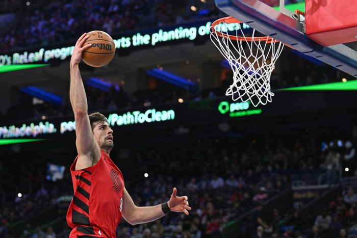 文班亚马季后赛首秀遇挑战 马刺篮板压制开拓者