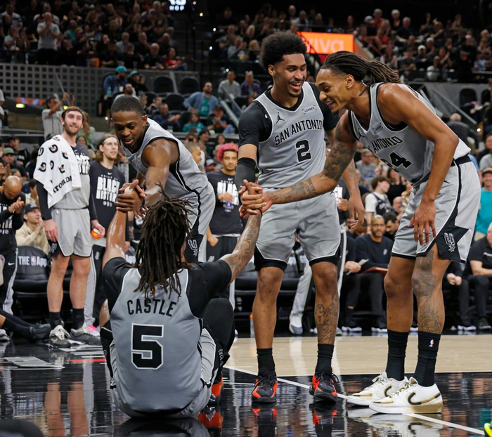 文班亚马季后赛首秀遇挑战 马刺篮板压制开拓者