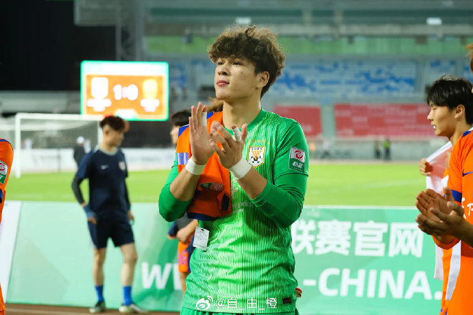 依合散赛后晒胜利宣言兄弟情助力山东泰山夺冠