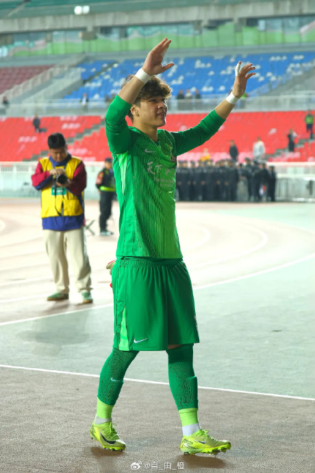 依合散赛后晒胜利宣言兄弟情助力山东泰山夺冠
