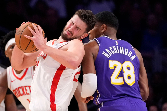 NBA季后赛激战正酣 湖人森林狼陷困境 东部创历史